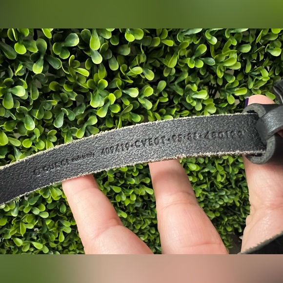 FIRM PRICE NEW  Gucci Thin Black Leather Feline Belt Size 95 - Picture 3 of 6